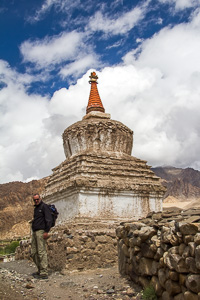 Jan bij een stupa