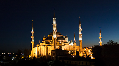De blauwe moskee bij avond